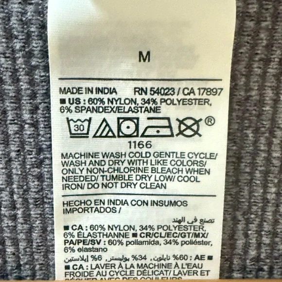 NWOT Old Navy Women’s Ribbed Grey Crop Tank Top! Medium! - Picture 4 of 5